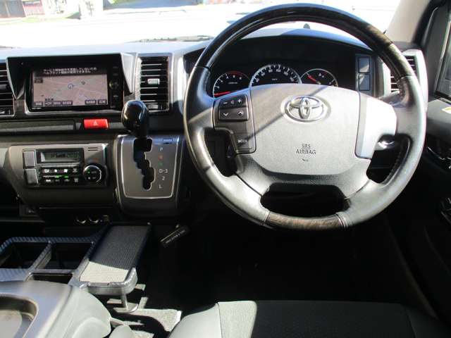 Toyota Hiace Van 9