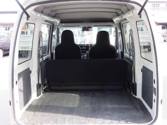 Daihatsu Hijet Cargo 11