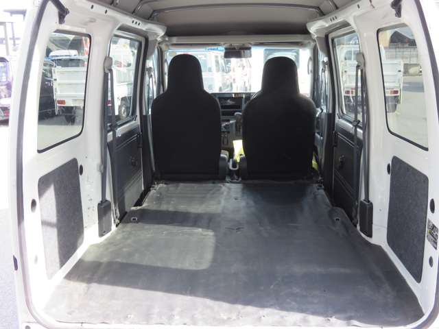 Daihatsu Hijet Cargo 12