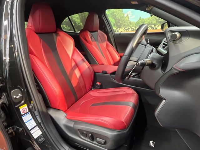 Lexus UX 8