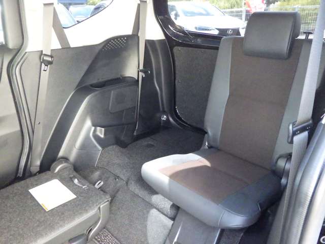 Toyota Sienta 11