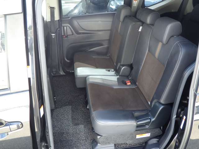 Toyota Sienta 9