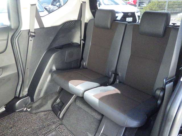 Toyota Sienta 10