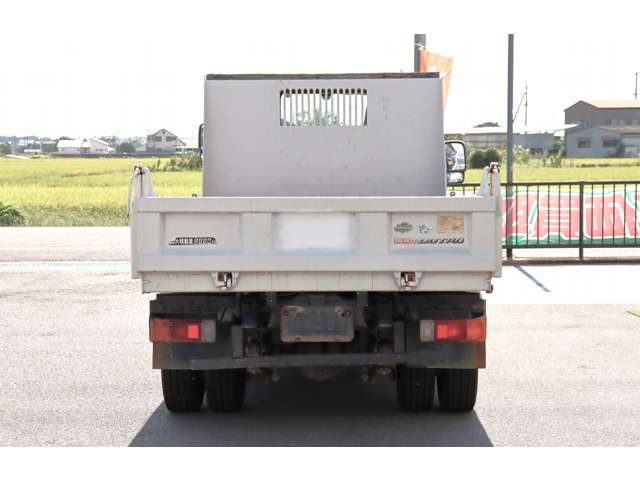 Hino Dutro 9