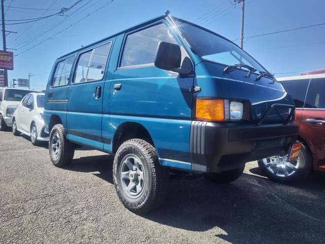 Mitsubishi Delica Van 2