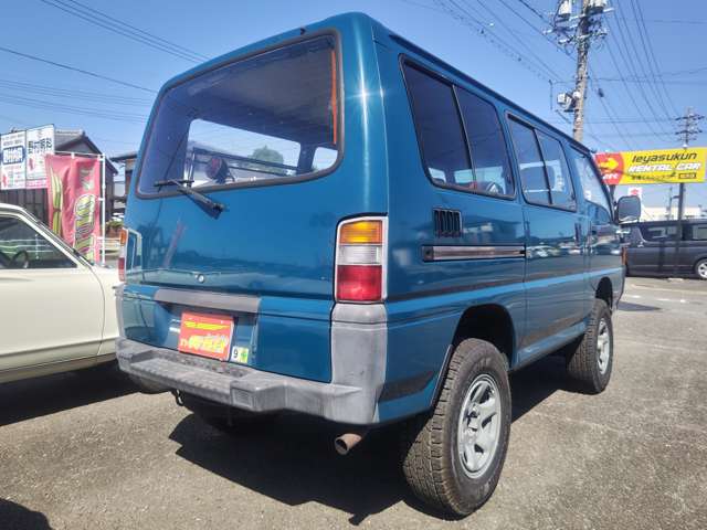 Mitsubishi Delica Van 4