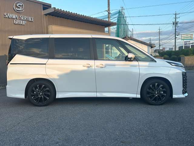Toyota Voxy 12