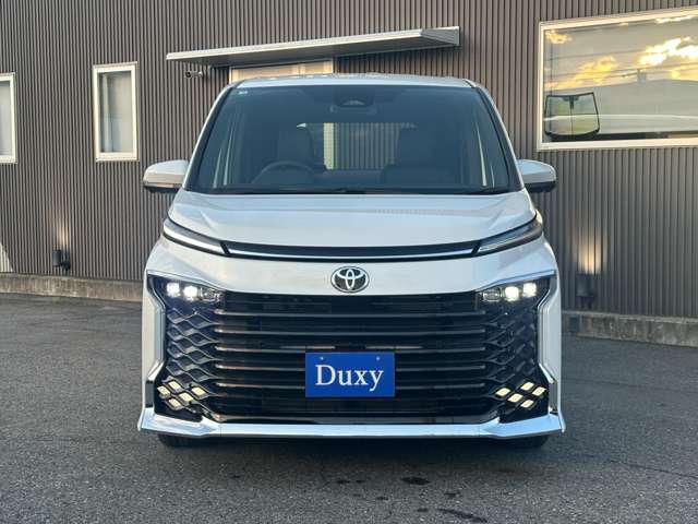 Toyota Voxy 9