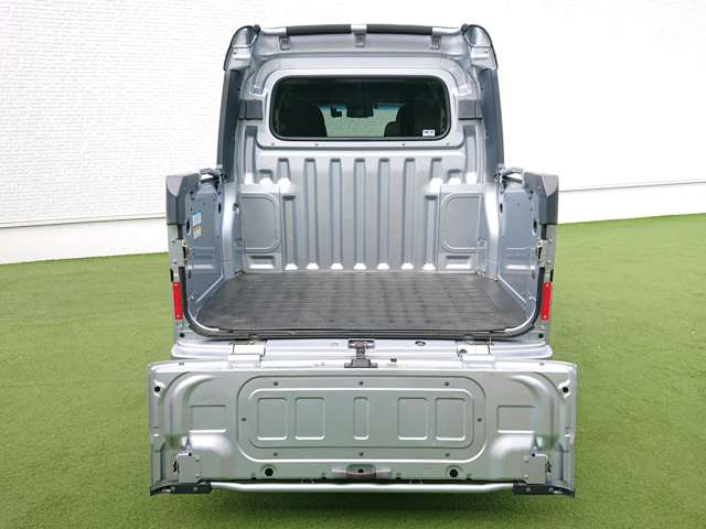 Daihatsu Hijet Deck Van 8