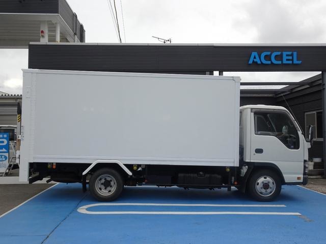 Isuzu Elf 12