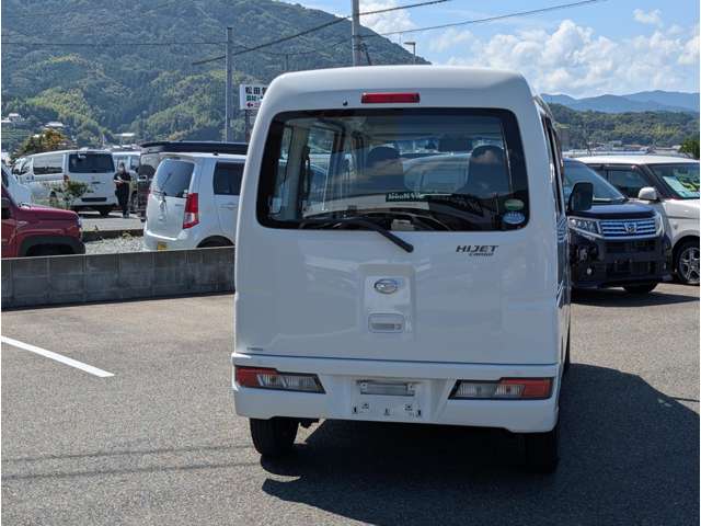 Daihatsu Hijet Cargo 7