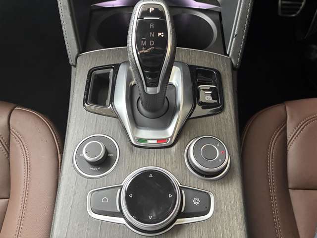 Alfa Romeo Stelvio 11