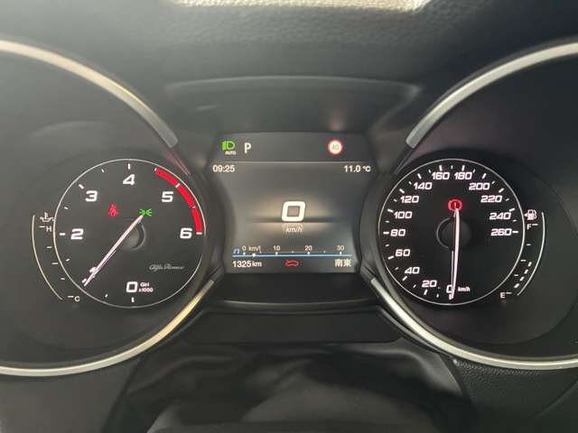 Alfa Romeo Stelvio 7