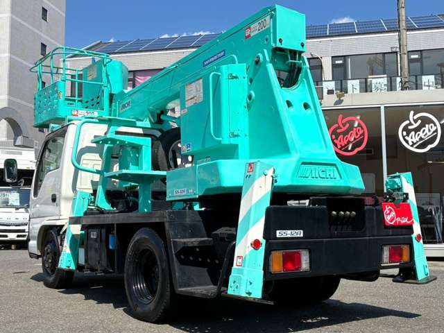 Isuzu Elf 6
