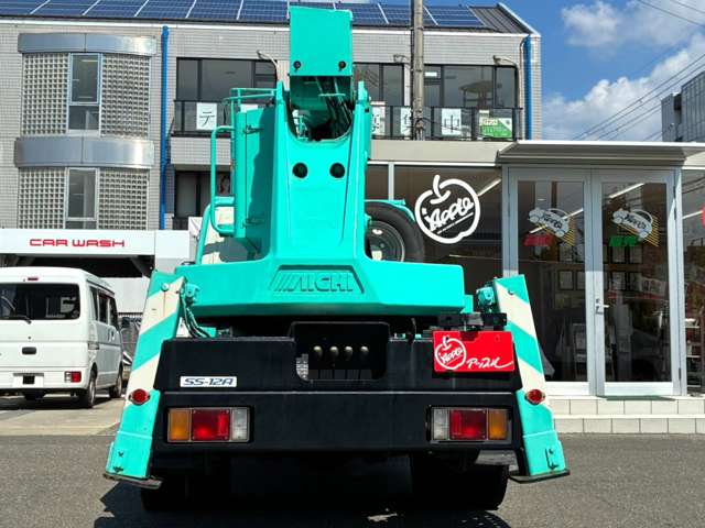 Isuzu Elf 7