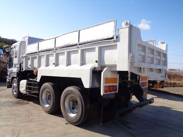 Isuzu Giga 3