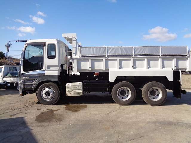 Isuzu Giga 4