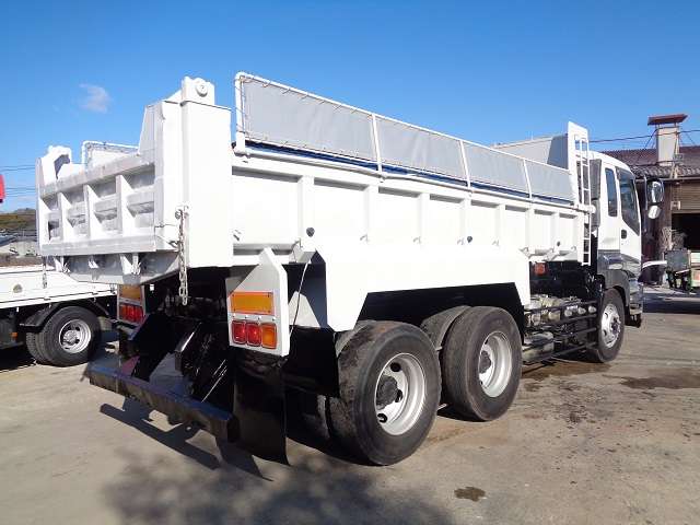Isuzu Giga 6