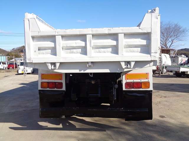 Isuzu Giga 9