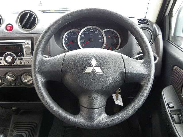 Mitsubishi Pajero Mini 12