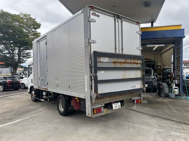 Isuzu Elf 4