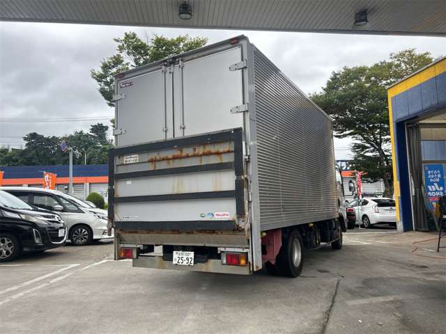 Isuzu Elf 6