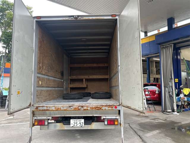 Isuzu Elf 8