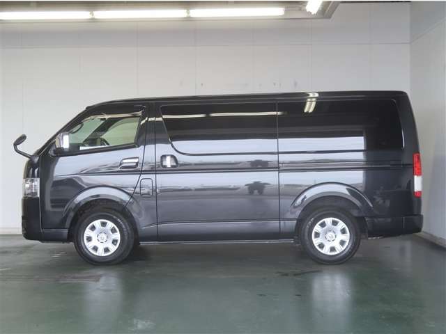 Toyota Hiace Van 5