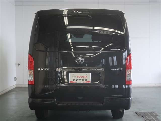 Toyota Hiace Van 7