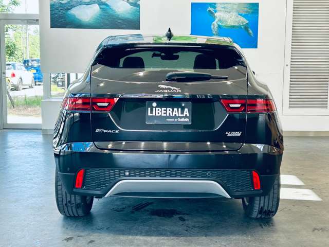 Jaguar E-Pace 11