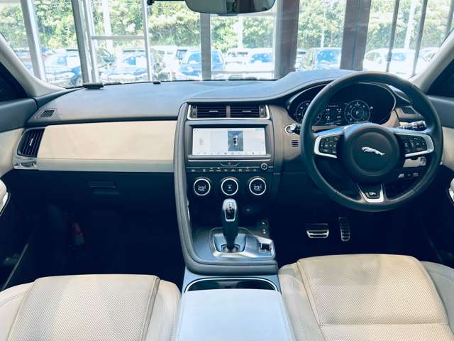 Jaguar E-Pace 5