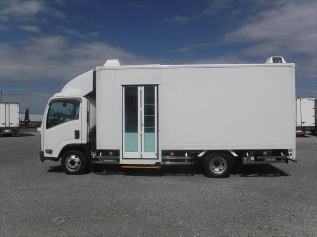 Isuzu Elf 4
