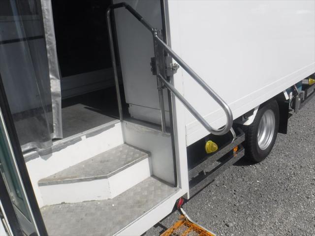 Isuzu Elf 6