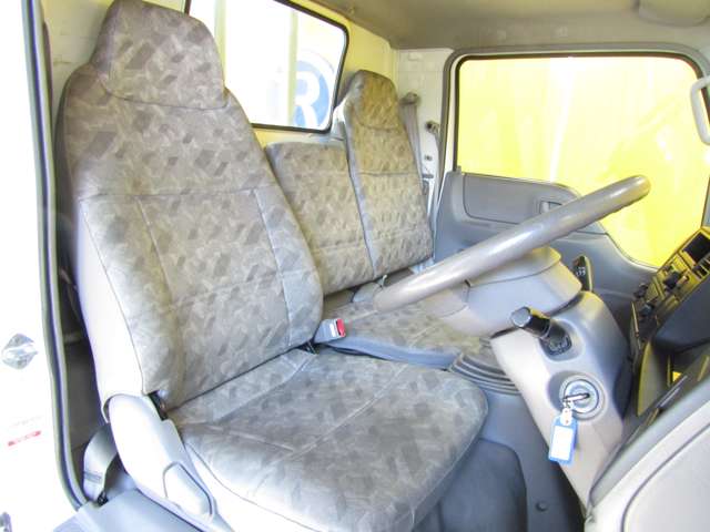 Mazda Titan Dash 6