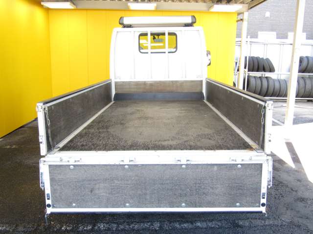Mazda Titan Dash 8