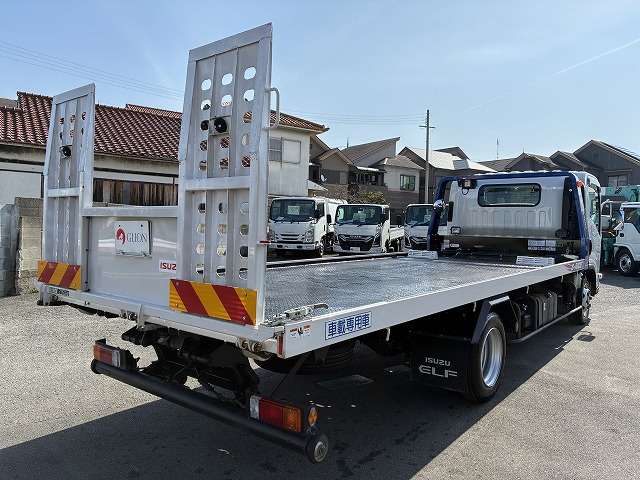 Isuzu Elf 8