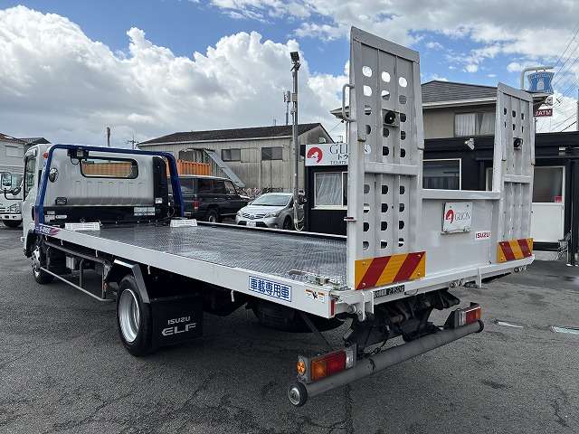 Isuzu Elf 6