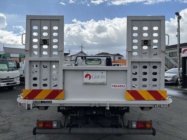 Isuzu Elf 7
