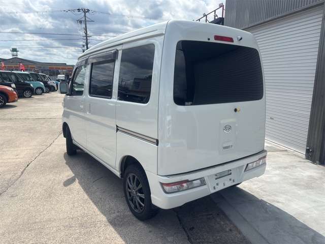Daihatsu Hijet Cargo 6