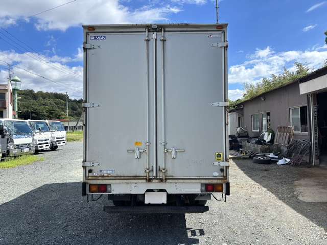 Mitsubishi Fuso Canter 11