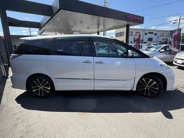 Toyota Estima 4