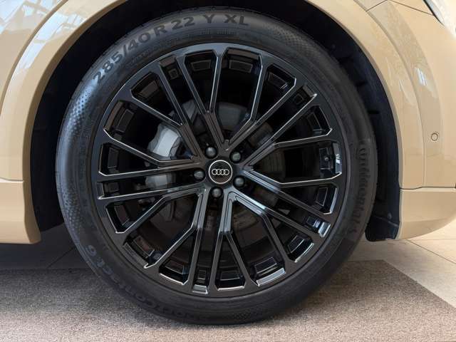 Audi Q8 11