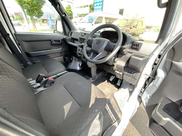 Daihatsu Hijet Cargo 2