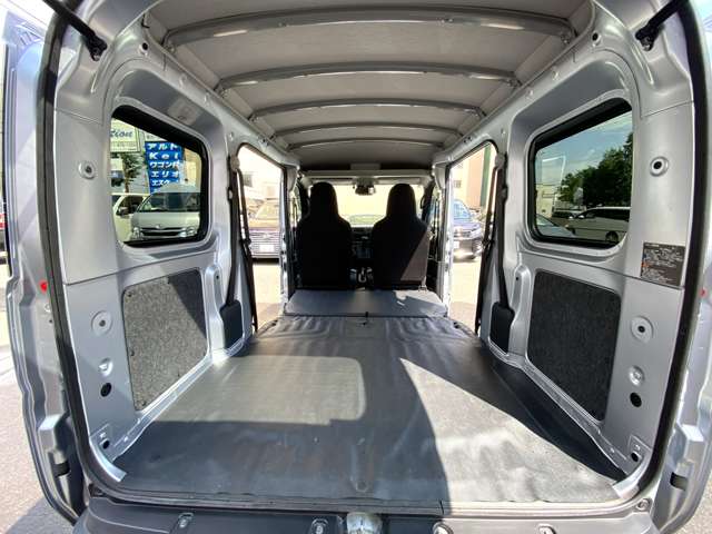 Daihatsu Hijet Cargo 5