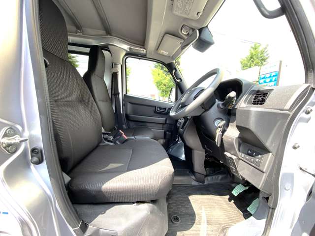 Daihatsu Hijet Cargo 6
