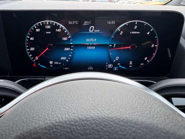 Mercedes-Benz GLA-Class 11