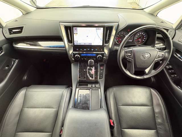Toyota Alphard 6