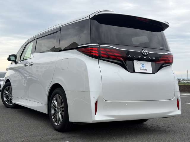 Toyota Alphard 3