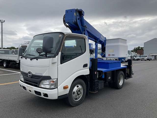 Hino Dutro 9