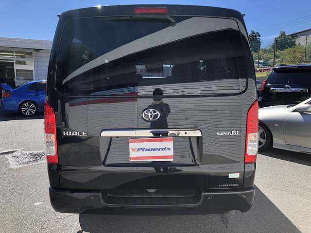 Toyota Hiace Van 7
